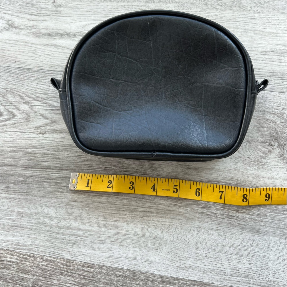 SOLD ❌ VINTAGE BLACK FAUX LEATHER MAKEUP BAG - Picture 8 of 9